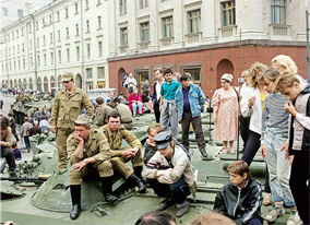В эти дни народ и армия были едины /М. Штейнбок/Архив «Огонька»