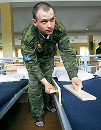 Правильно убирать постель научат только в армии