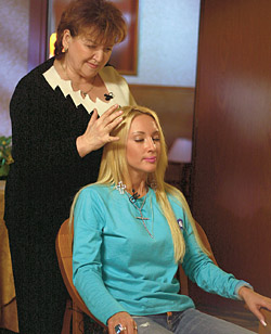 Наталья Носачева снимает головную боль у телеведущей Леры Кудрявцевой