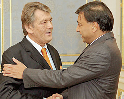 Там, где Миттал покупает заводы, он непременно знакомится с первыми лицами