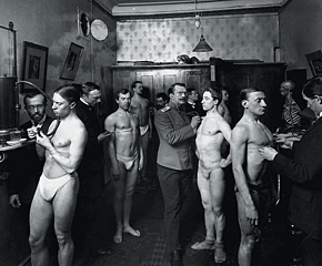 1900-е годы. Медосмотр в военном училище 