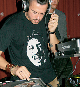 Денис Симачев потрудился диджеем