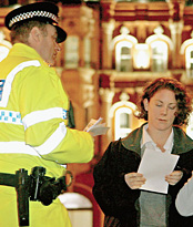 А всем барышням в Ипсвиче раздают памятки о безопасности