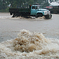 В непогоду появились новые гейзеры - грязевые 