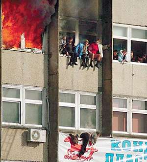 Кричали и те, кто падал из окон, и те, кто видел это, тоже кричали