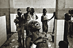 Маркус Блидсдейл (Ирландия). 2-я премия в номинации «Повседневная жизнь». Дети улиц. Киншаса, Конго