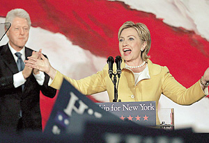 Что касается Хиллари Клинтон, то к ее услугам - экс-президентский опыт супруга