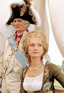 Представления об аристократизме ограничиваются бесчисленнными «ах!», «откушайте» и «непременно-с»