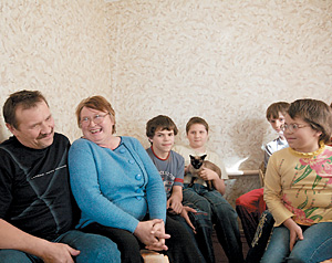 У Малотихиных шестеро детей — четверых они усыновили