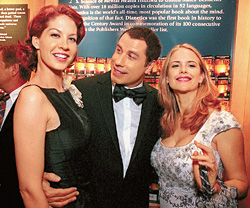 Джон Траволта пропагандирует учение Хаббарда