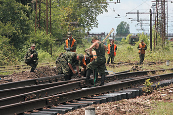 Российские военные восстанавливают полотно в Абхазии. В мирных целях?
