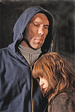 «Каменная башка»: боксер Валуев и актриса Оксана Фандера 