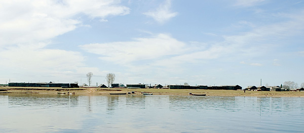 Пока небоскребы Нью-Йорка растут вверх, дома Нью-Йоркина укрепляются вширь