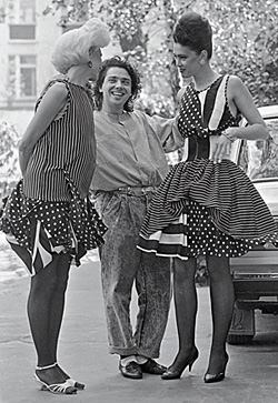 Валентину Юдашкину все равно кого одевать — красавиц или военных