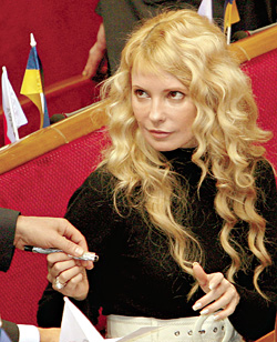 Стрижка Юлии Тимошенко так же изменчива и непостоянна, как политическая ситуация на Украине