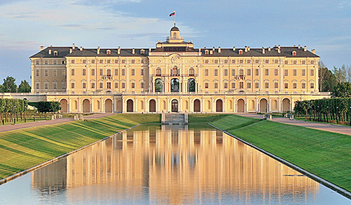 Константиновский дворец начали строить еще при Петре I