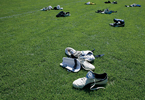 Если нет настоящей игры, поле пустеет и достается мародерам