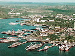 После взрыва обычно оживленный порт мгновенно опустел