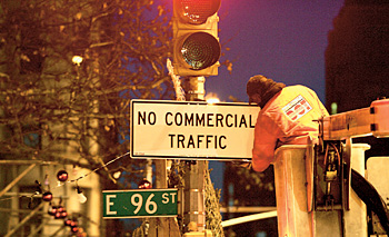 Изгнание грузовиков из города - один из способов борьбы с заторами