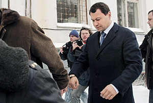 Владимир Николаев, герой криминальных сводок, добрался до кресла мэра Владивостока. Но в нем не усидел - теперь он в СИЗО