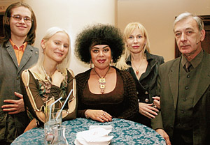 Михаил Виноградов (крайний справа) с теми, кого он отобрал для шоу