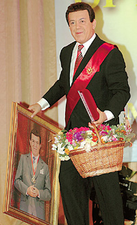 Статусность - нормальная. Вручение ордена «Меценат» Иосифу Кобзону. Место действия - храм Христа Спасителя