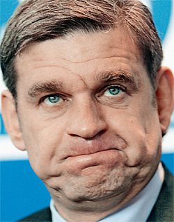 У губернатора Приморья изъяли сейф. Должность пока при нем