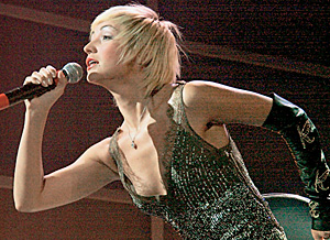 Катя Лель начала новую сценическую жизнь, не разобравшись с прежней