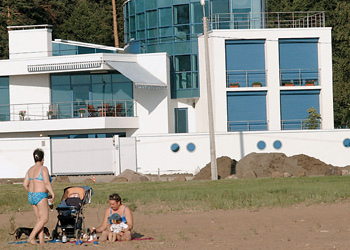 Построить дворец у пляжа - это круто