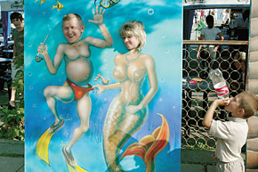 Семейство может сняться с любым фоном и любым телом. Неувядающее курортное развлечение