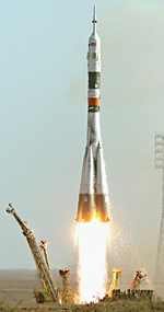 1-я секунда полета - с ракеты осыпаются куски льда