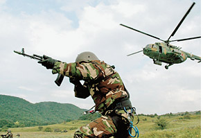 Стоимость выстрела из автомата Калашникова - 1,5$