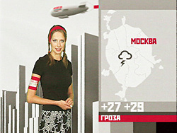 Алена Дублюк - в косынке и с повязкой корреспондента ТНТ