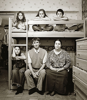 Семья продавца книг («Он работает в «Олимпийском». Она - домохозяйка. Угостила меня шарлоткой собственного приготовления. Я никогда в жизни ничего подобного не пробовал»)