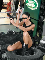 Даже нежное существо, вооружившись, становится агрессивнее