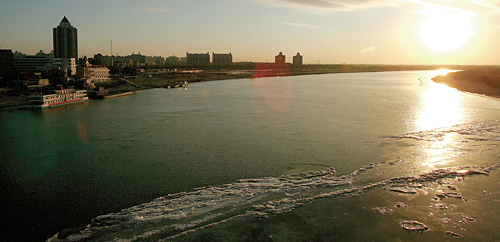 Бензольное пятно протяженностью 80 км прошло через Харбин практически незамеченным - подо льдом, который уже встал на реке