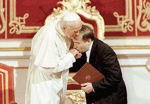 «Валенса пожаловался Папе, что коммуняки вконец оборзели и докеры намерены прекратить беспредел»