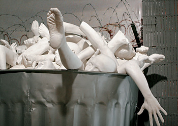 Йоко Оно часто считали лишь вздорной и навязчивой женой звезды: трудно сказать, больше вредило это ее карьере или помогало 