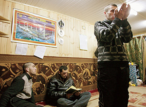 Намаз совершается в переоборудованном контейнере