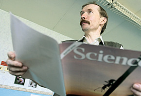 Приглашения на международные симпозиумы учитель получает часто