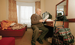 Михаил 15 лет проработал в гостинице грузчиком. Теперь он один из тех, кто погрузит и унесет с собой кусочек «России»