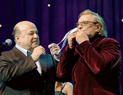 Александр Калягин и Роман Виктюк на юбилее театра