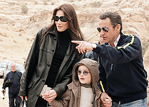 Уже год Карла Бруни, Николя Саркоза и маленький Орельян—одна семья