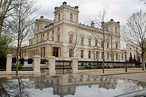 Самый дорогой дом в мире - тоже Миттала. Говорят, к нему приценивался и другой лондонец - Абрамович