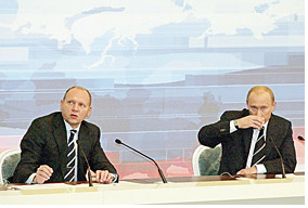 Алексей Громов (слева) назначал из тысячи журналистов единицы счастливчиков