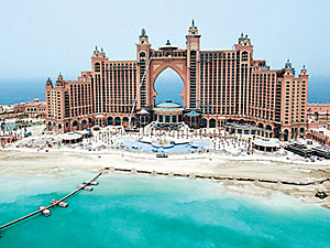 Дивиденды от нефти в ОАЭ вкладывают в строительство искуственных островов ( на фото - знаменитый проект «Пальма Джумейра»). Как распорядится «нефтяным бонусом» Россия?