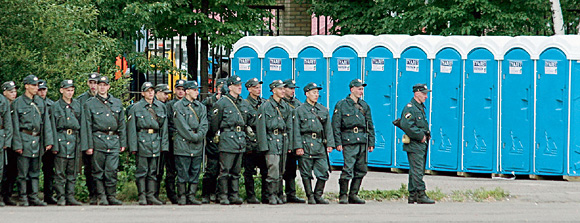 Именно люди в погонах когда-то подвигли городские власти на сортиростроительство