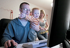 После работы Владимир строит космические корабли в игре Eve Online. Семья пока крепится