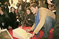 Алексей Тихонов и Мария Петрова «наследили» в ГУМе