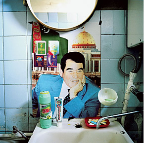 Николас Рижетти. «Отец туркмен» - президент Туркменистана Ниязов.